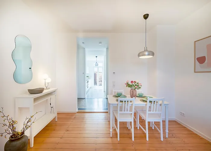 Апартаменты Flair Homes - Design With Smart-tv, Self Check-in & Free Parking