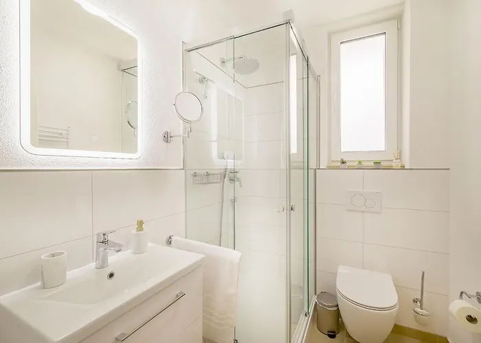 Апартаменты Flair Homes - Design With Smart-tv, Self Check-in & Free Parking